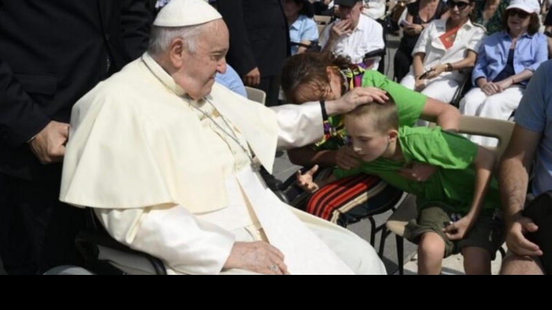 El chico con raíces misioneras que captó la atención del papa Francisco